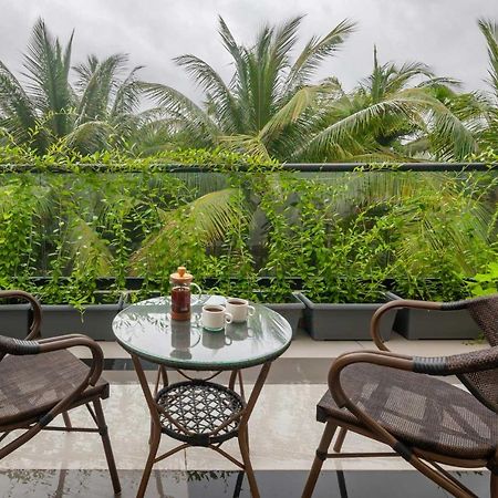 Villa Sereno: Elegant Retreat with Pool, Jacuzzi, and Entertainment Alibag Exterior photo