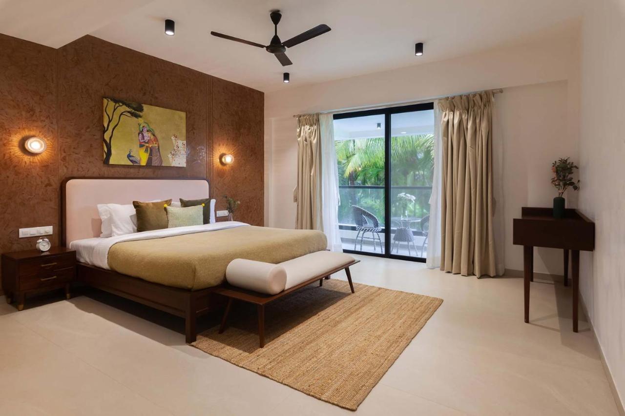Villa Sereno: Elegant Retreat with Pool, Jacuzzi, and Entertainment Alibag Exterior photo