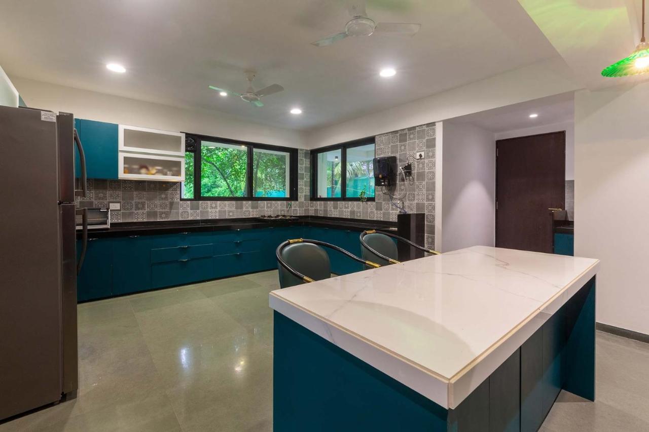 Villa Sereno: Elegant Retreat with Pool, Jacuzzi, and Entertainment Alibag Exterior photo